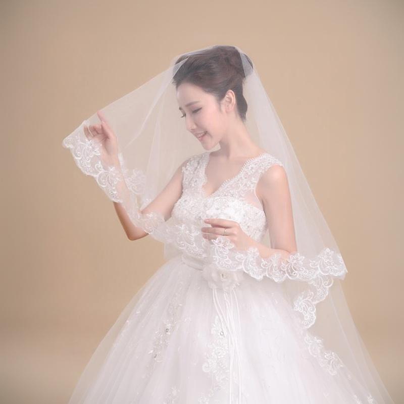 Romantic Short Wedding Veil Single Layer Lace Bridal Accessory Soft Tulle Veil for Destination Wedding Brides