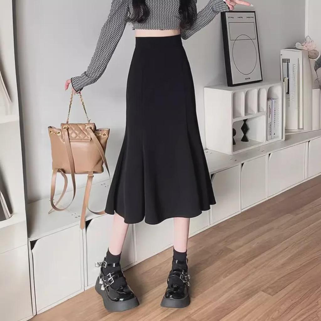 Schwarzer High-Waist-Fischschwanzrock für Damen – Slim Fit, mittellang, birnenförmig, Frühling & Herbst 2024.