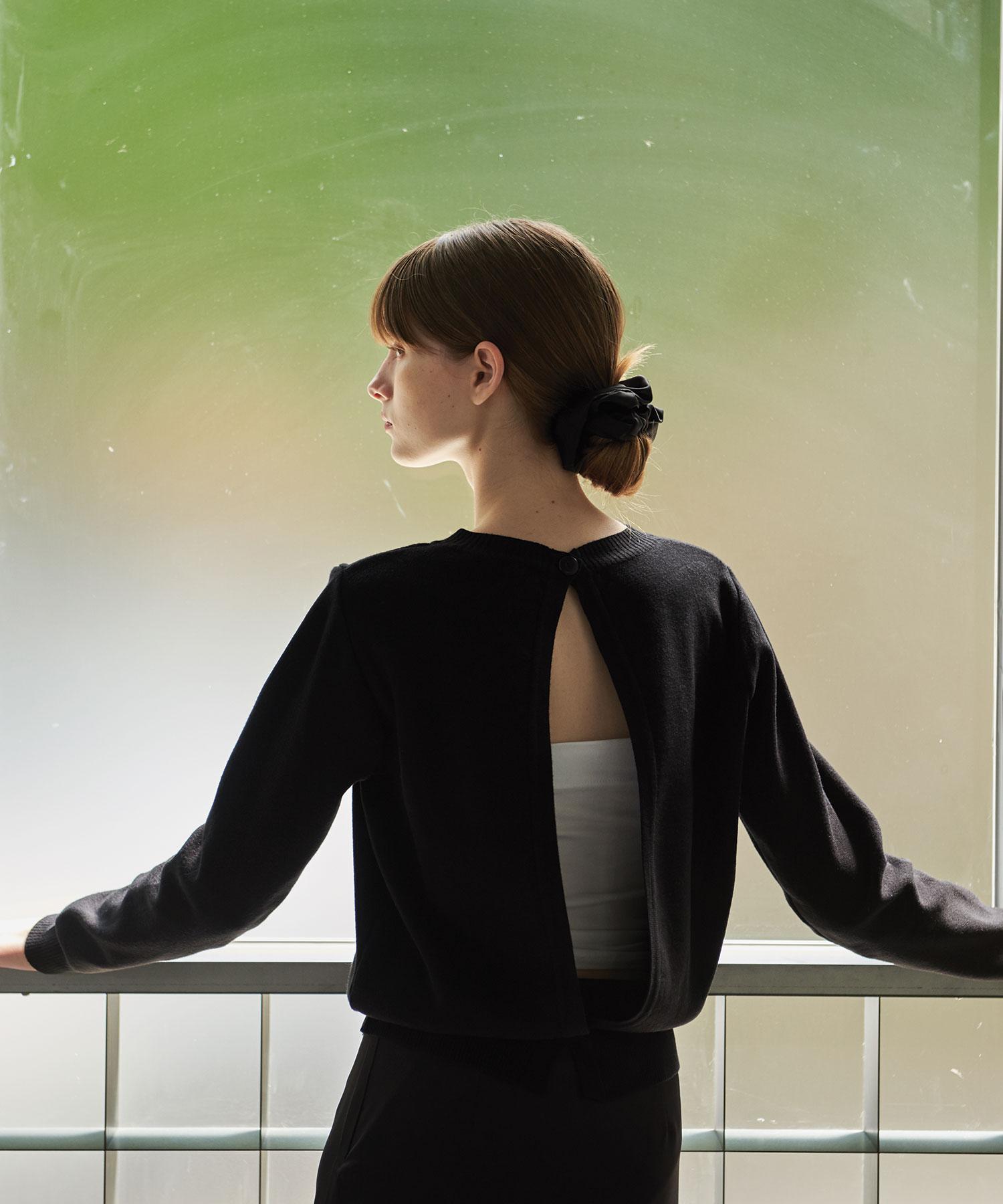 38 Come On Common Back Cut-Out Knit (Black) Free/Free
