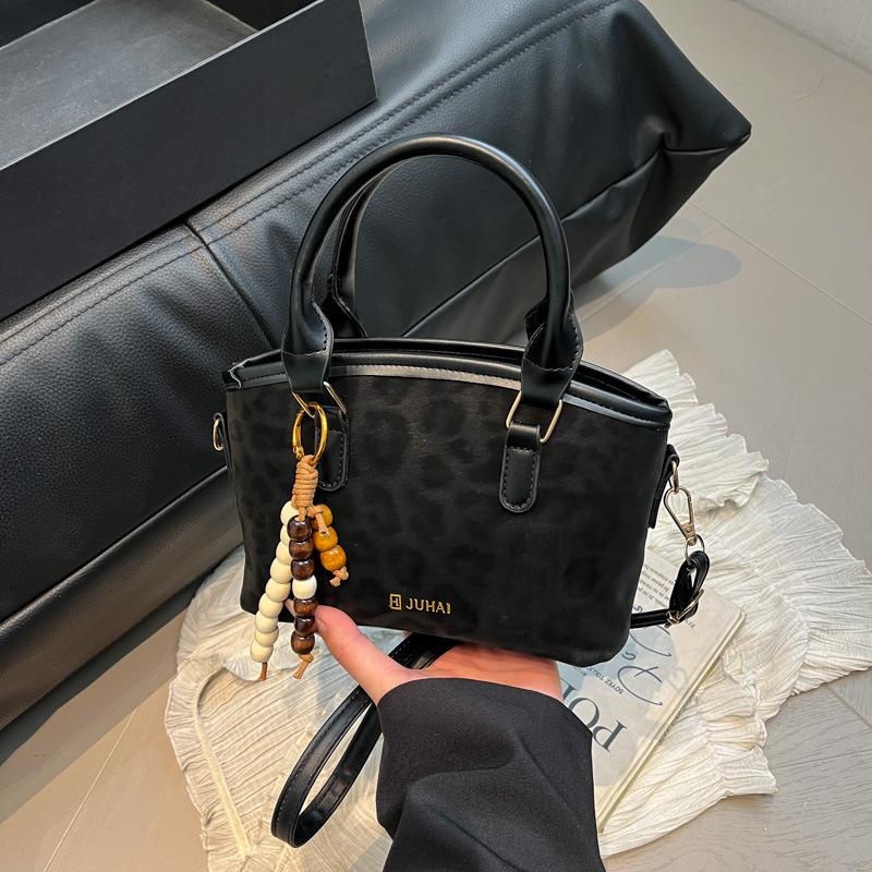 Niche Design Retro Matte Hand-held Underarm Bag Women's Autumn New Fashion Versatile Shoulder Tote Bag
