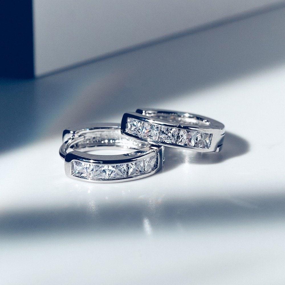 [Park So-hyun, Wearing Ichilin Easy] 14kgf Bold Ring Cubic One-Touch Earrings Silver 925 Ear0084