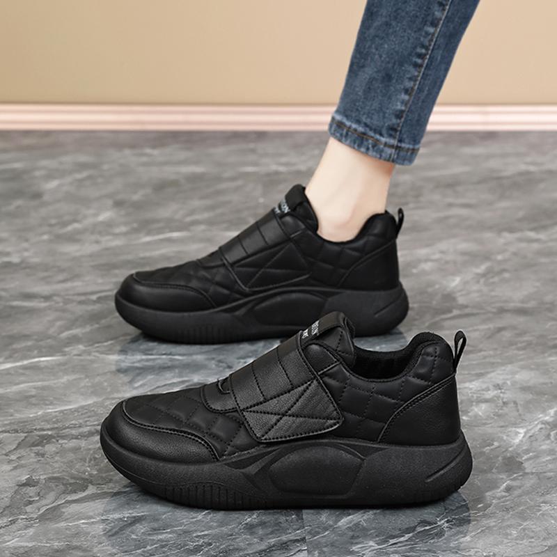 All black kitchen shoes are not tired, soft soles and large size sneakers. 34 чёрный