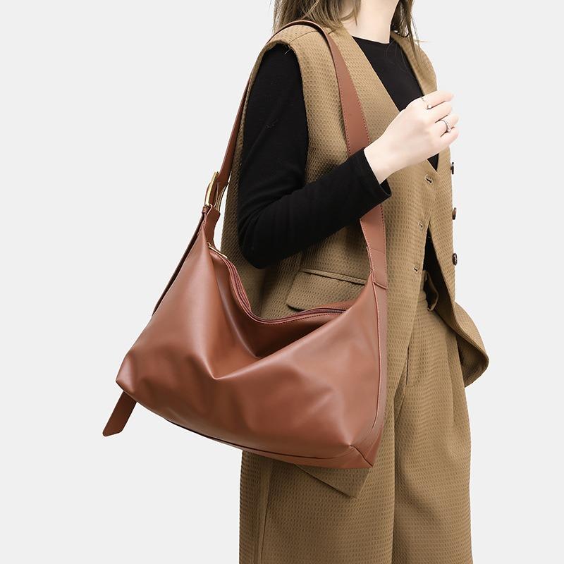 Versatile bag soft collapse simple wind shoulder bag large bag new commuter bag women's large capacity messenger bag