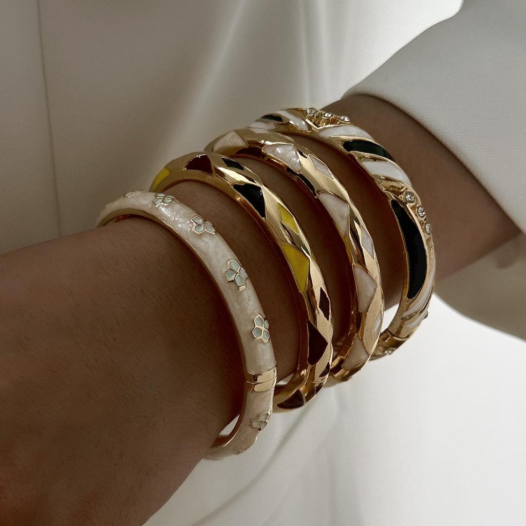 Ethnic Style Luxury Multicolor Enamel Flower Bracelets For Women Gold Color Leaf Floral Cloisonne Bangle Bohemia Charm Jewelry