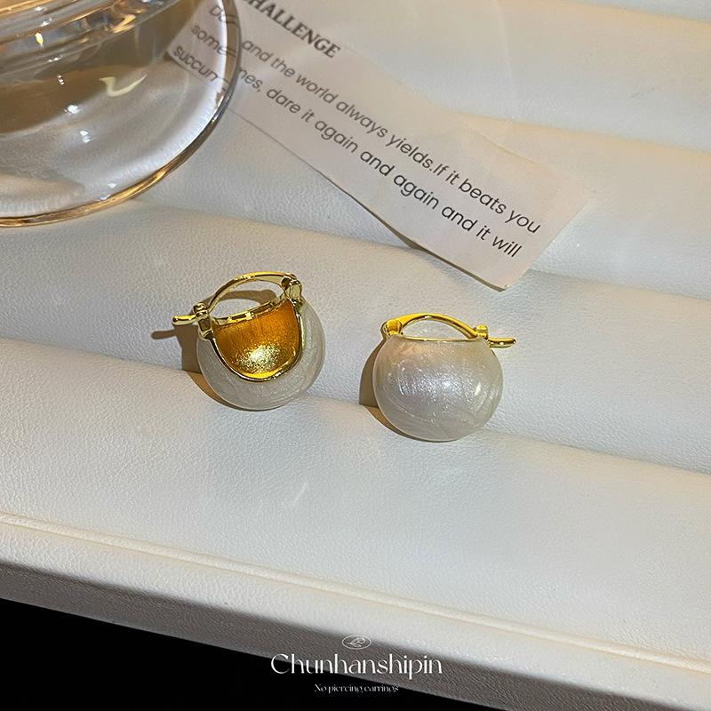 Maillard Autumn and Winter Light Luxury High-end Earrings Circle Women's Round Amber Earrings Retro Ear Clips Without Ear Piercings