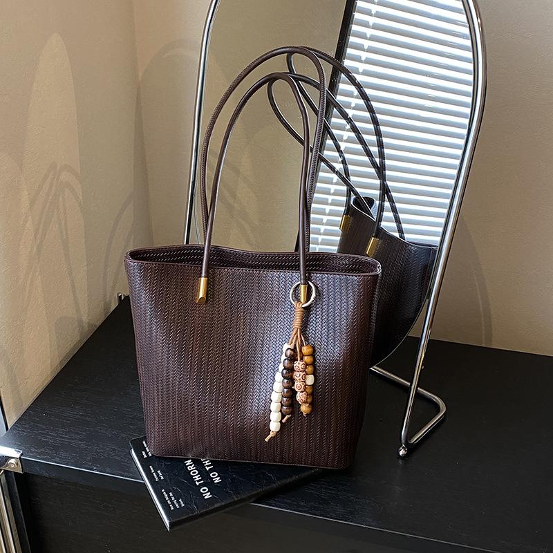 Retro Bag Women's Large-capacity 2025 New Autumn and Winter Versatile Shoulder Bag Is Popular This Year, Textured Commuter Tote Bag