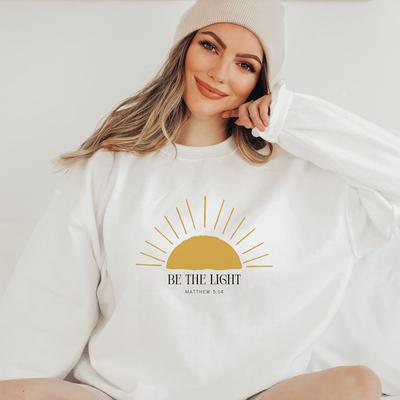 Be The Light Sweatshirt Christliches Sweatshirt Matthew 5:14 Sweatshirt, Bibelvers, Rundhalsausschnitt, religiöses Sweatshirt, Kirchenschweiß