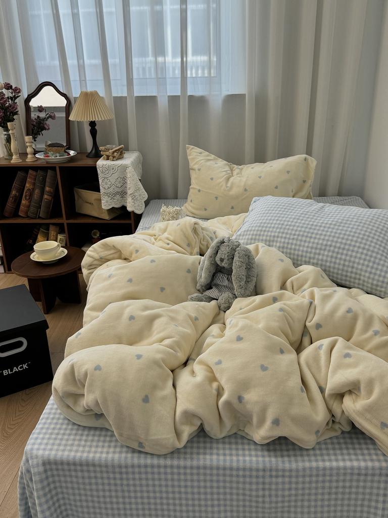 Milk Taro Polka Dots, Girl Warm Thickened Milk Fleece Four-Piece Set, Coral Fleece Bed Sheet Three-Piece Set