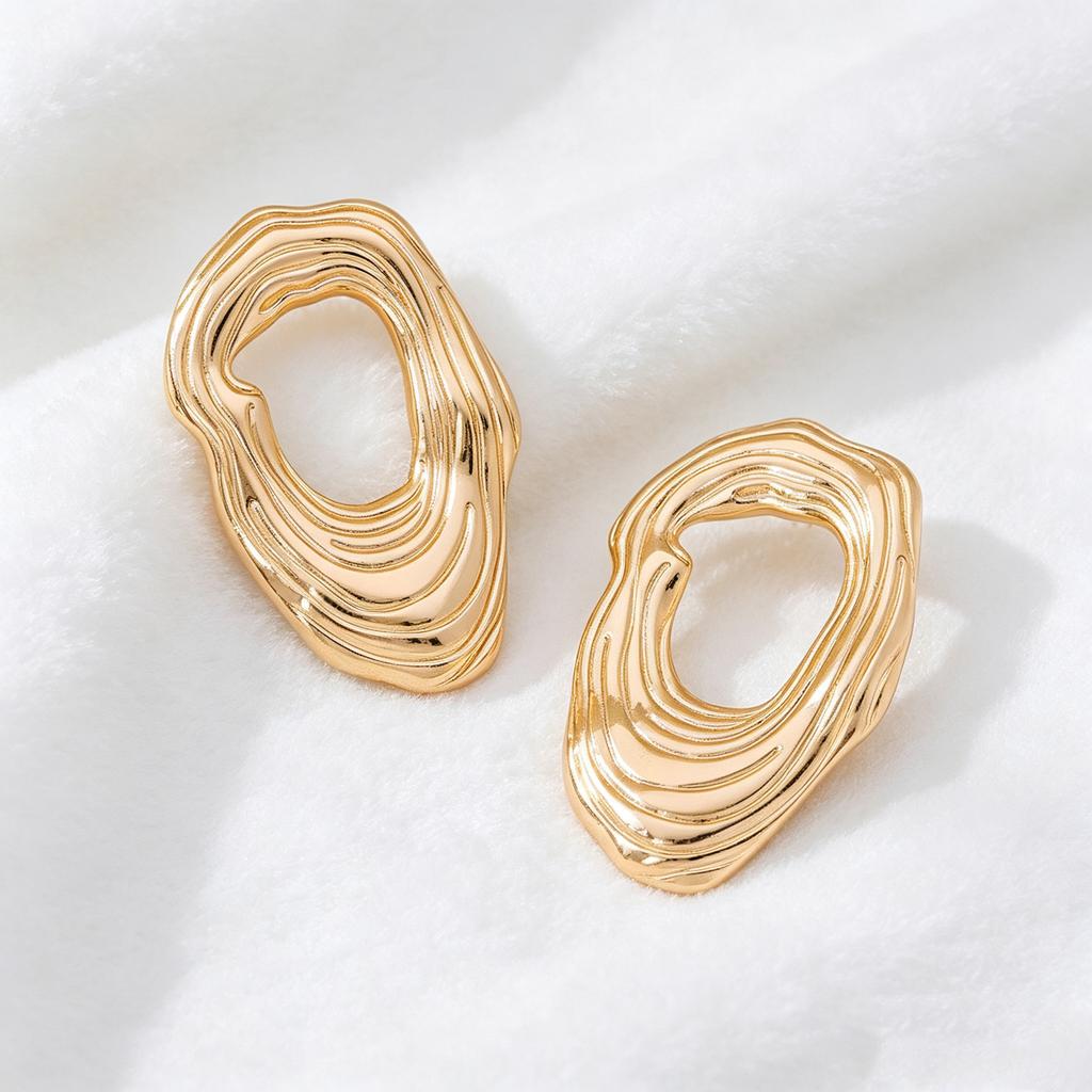 European and American Simple Hollow Ring Stud Earrings Atmospheric Retro Elegance
