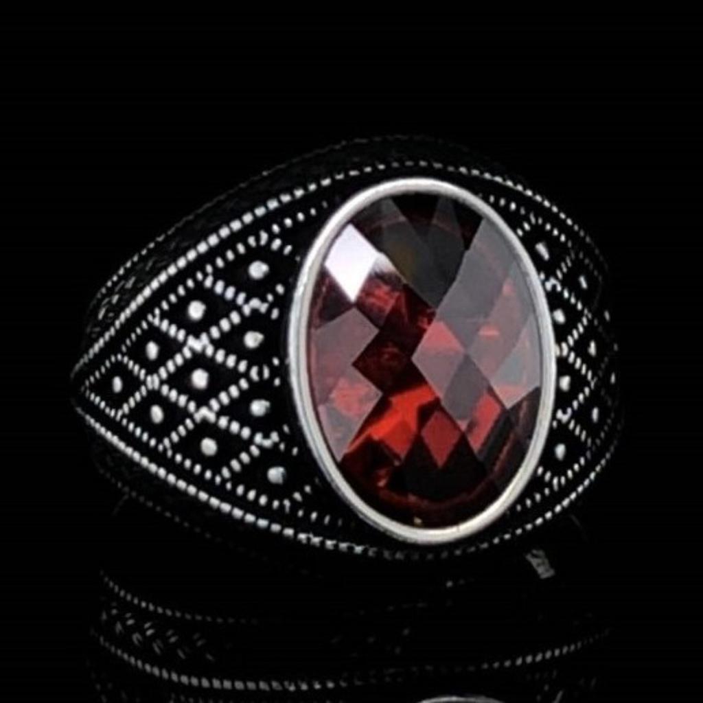 Luxury European and American Men's Rings Retro Black Red Diamond Men's Rings