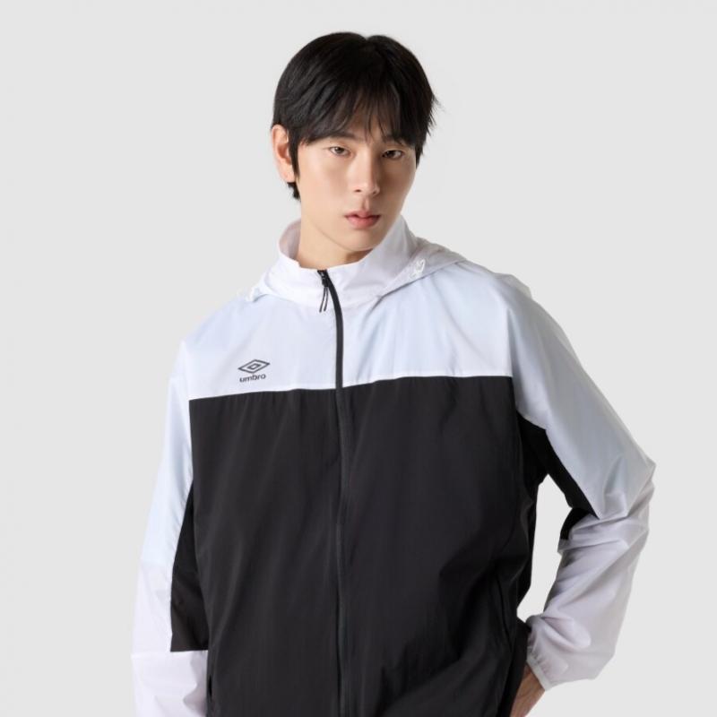 Umbro Ultra Lightweight Hooded Packable Windbreaker Jacket Ur124sjk32 Blk