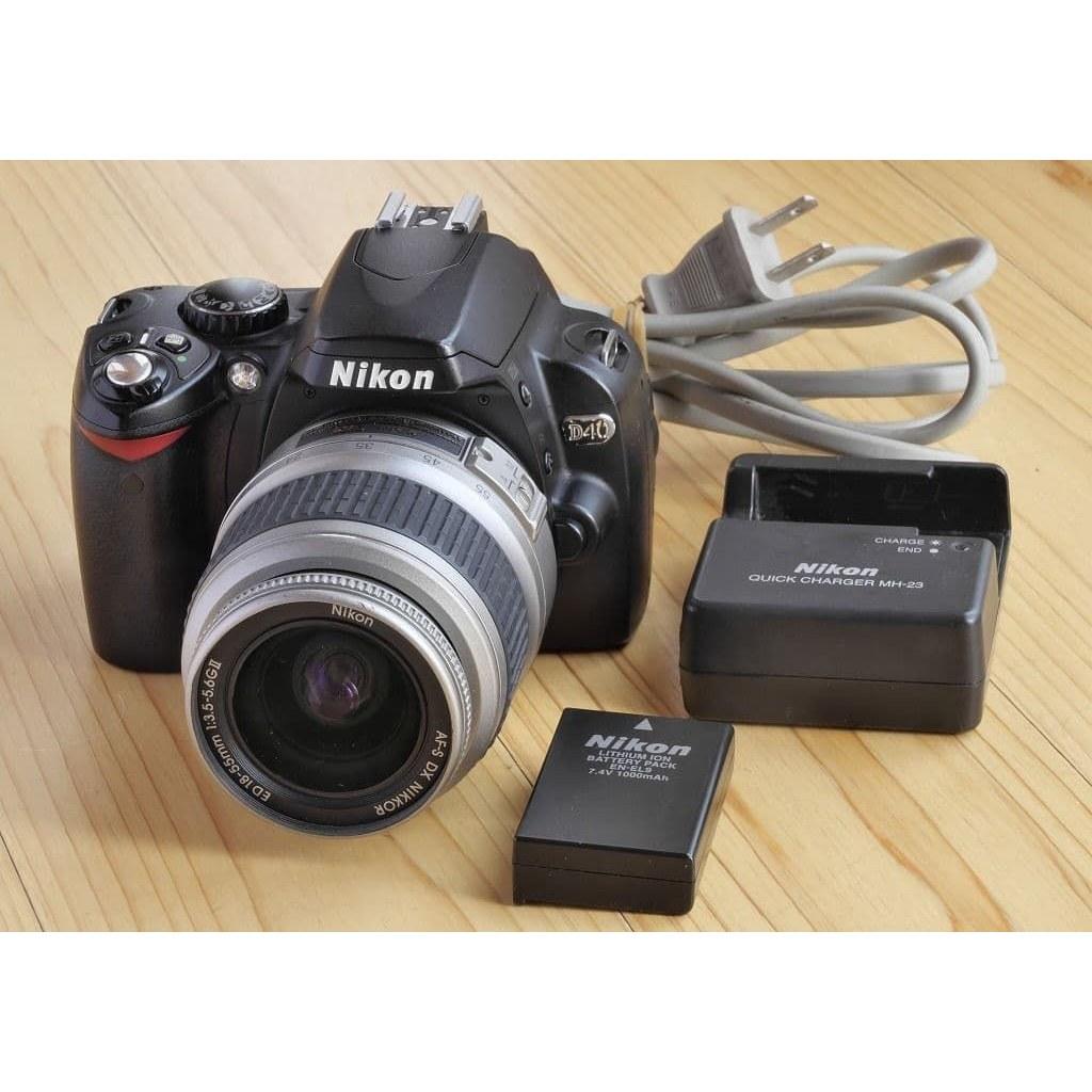 Nikon D40 AF-S DX NIKKOR 18-55mm