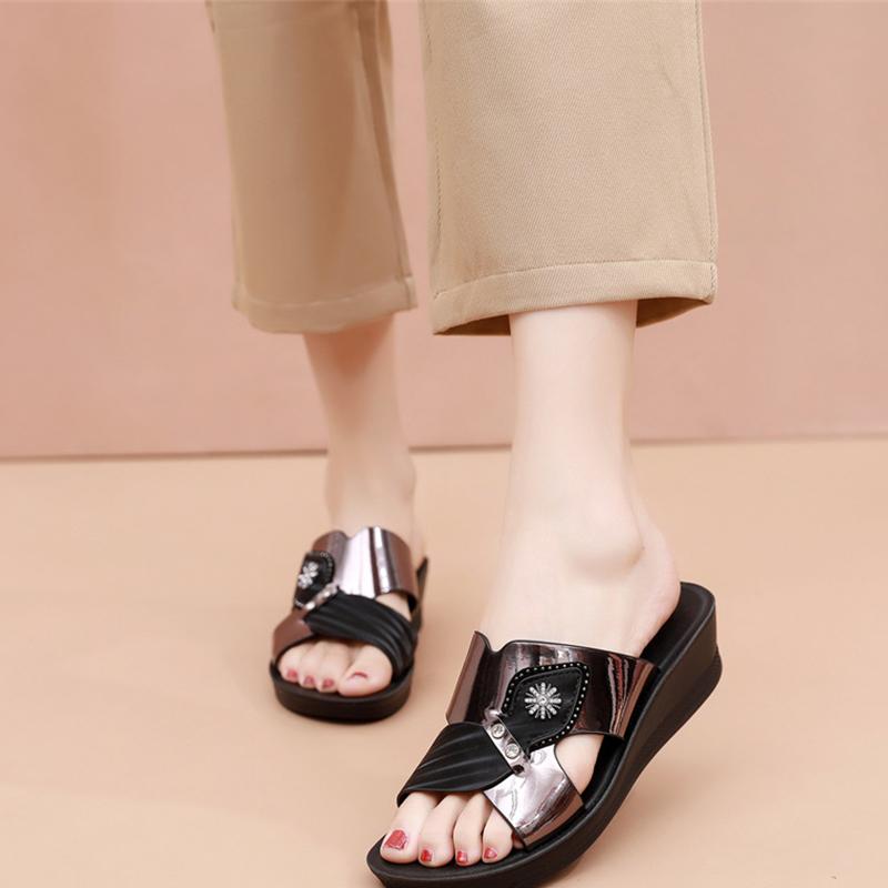 New Summer Women's Slippers Thick-Soled Anti-Slip Beach Shoes for Middle-Aged and Elderly Ladies