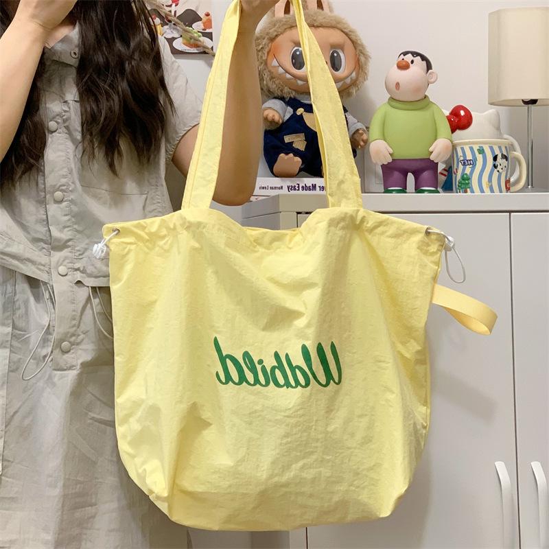 

Slack tote bag women s fashion new drawstring canvas bag commuter light tote bag large capacity shoulder bag Single pack жёлтый