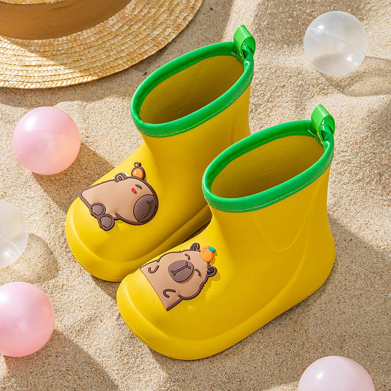 

Детские резиновые сапоги капибара средней высоты, износостойкие, нескользящие, детские сапоги для воды для детского сада, мультяшные милые резиновые сапоги для мальчиков и девочек 20 yards for foot length 19-19.5 cm жёлтый
