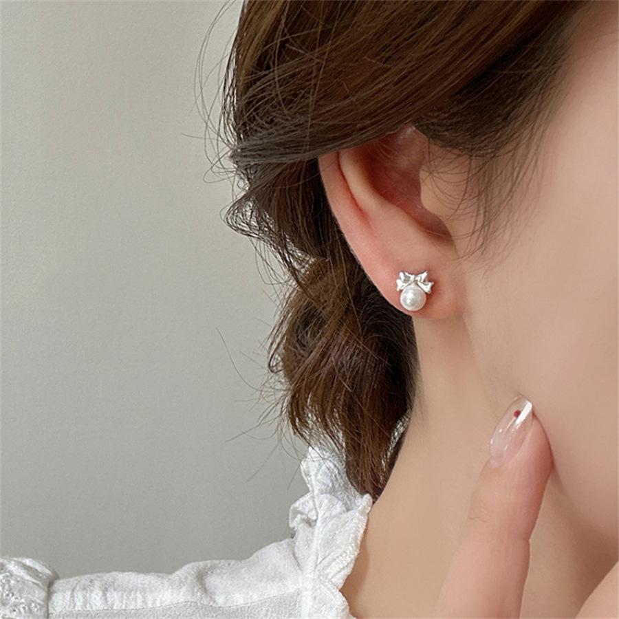 Bow pearl stud earrings 925 silver fashion niche design earrings light luxury temperament sweet earrings