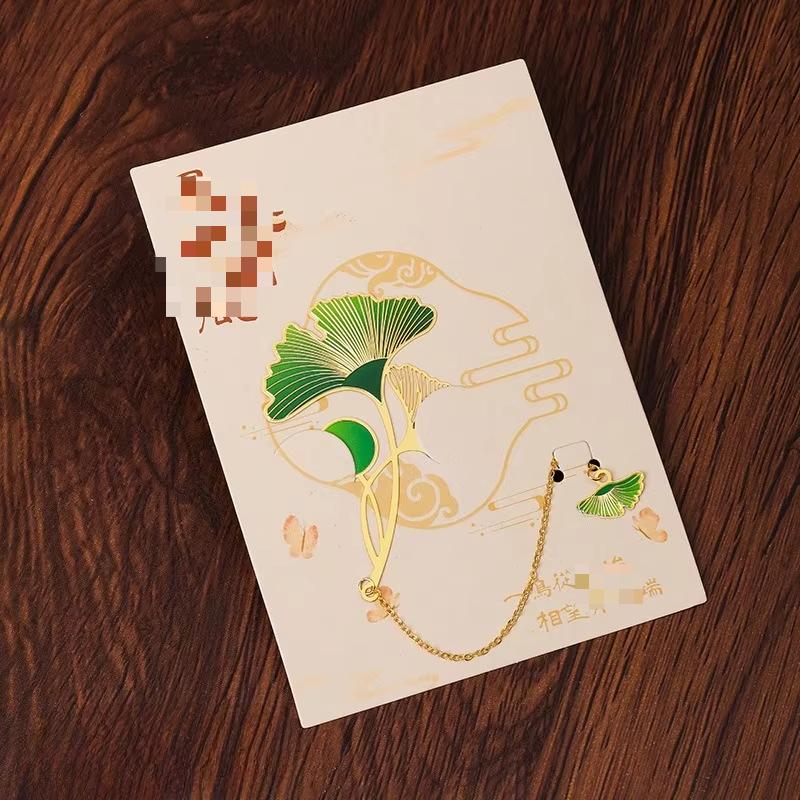 Aesthetic Metal Lucky Clover Bookmark with Tassel Set Exquisite Retro Floral Brass Bookmark for Book Creative Design Book Tab