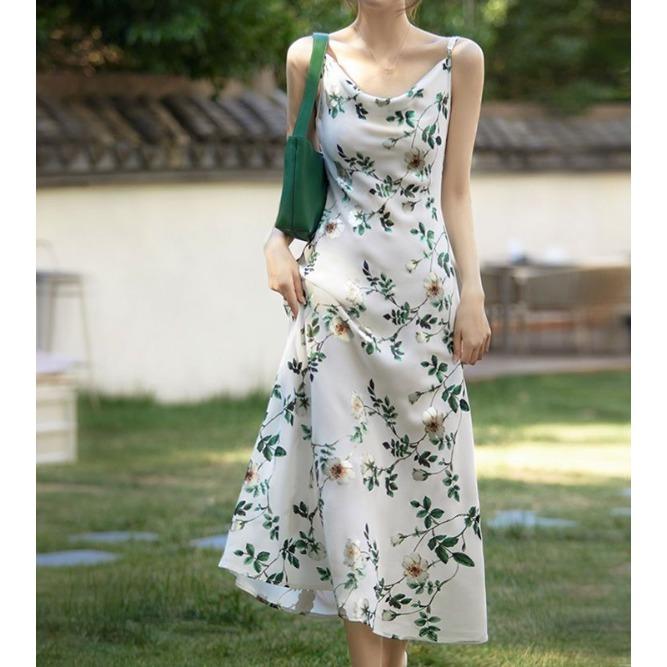 Elegantes, schlankmachendes V-Ausschnitt-Sommerkleid mit Spaghettiträgern und langem Print für Damen