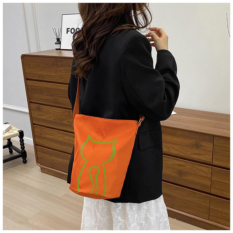 2025 Koreanischer Stil Damen Rucksack mit großer Kapazität zum Umhängen – Niedliche Kätzchen Eimer Tasche