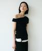 Loutaideu Off Shoulder Drape T-Shirt [Black]