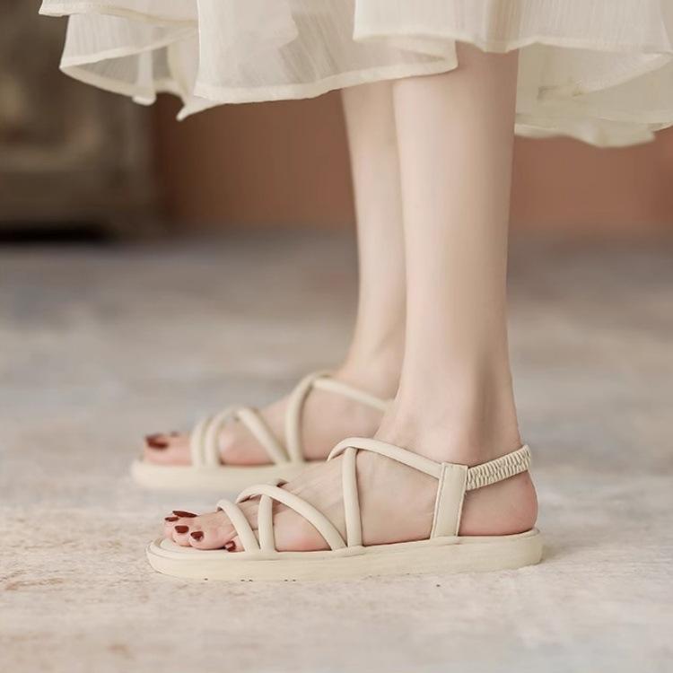 Internet celebrity sandals female 2025 spring and summer new daily leisure fairy style versatile flat beach roman sandals
