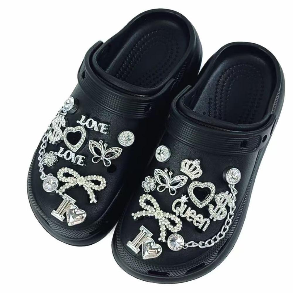 Set di 20 Charm per Scarpe Corona d'Argento Lettera Farfalla Catena di Diamanti Decorazioni per Scarpe Fibbia per Sandali Zoccoli Accessori Fai da Te Regalo