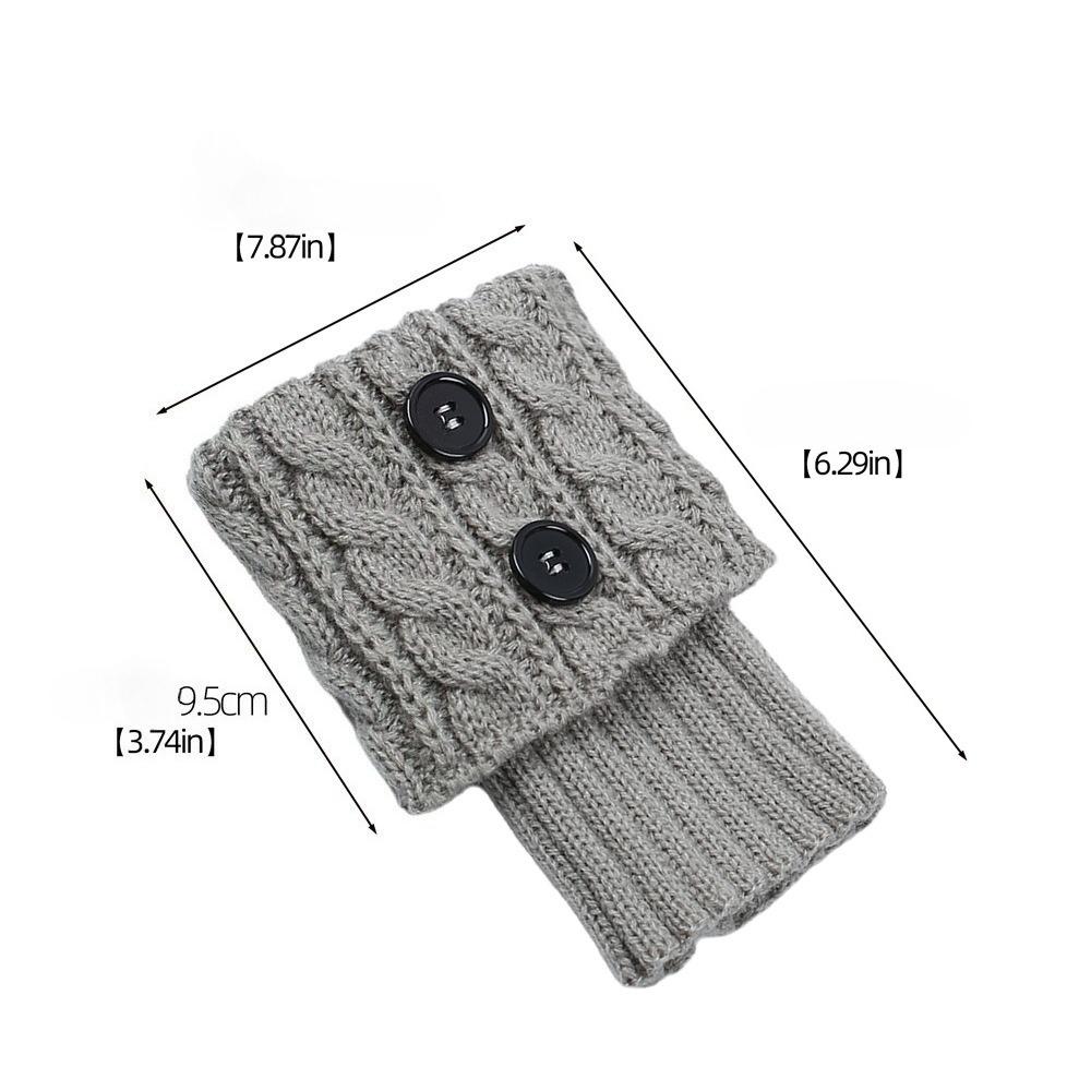 Dicke Wollsocken mit gedrehten Knöpfen für Zehenschoner und kurze Stiefelstulpen für winterliche Wärme