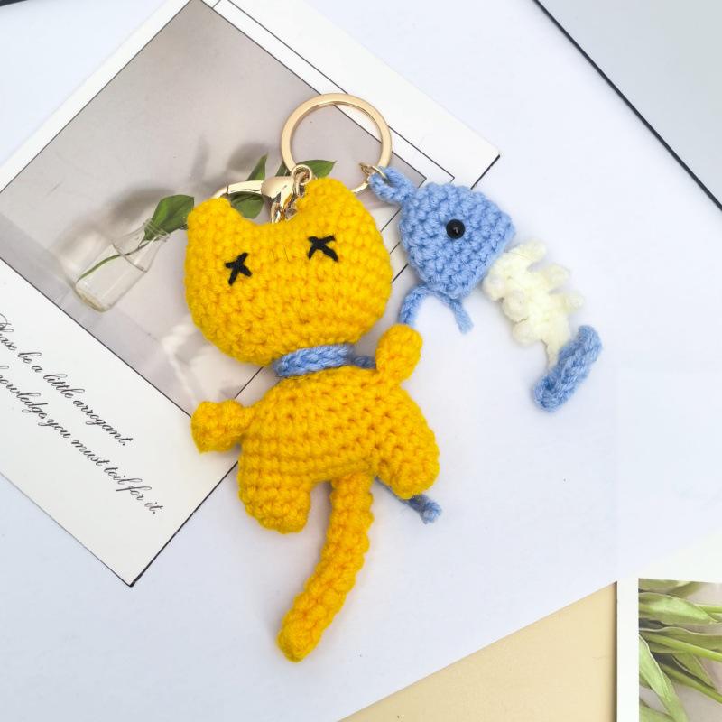 Knitted Cat Eating Fish Keychain Pendant - DIY Jewelry Ornament