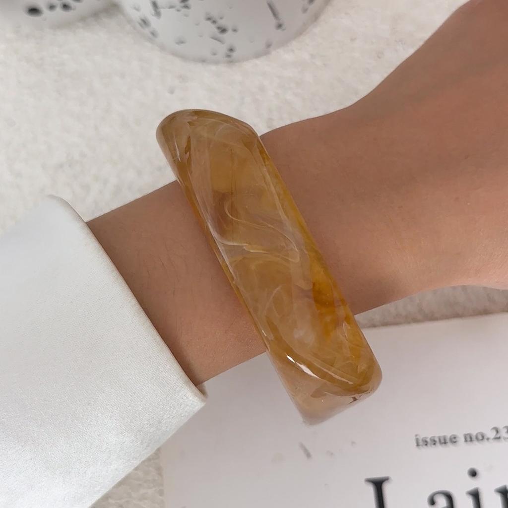 Ingemark 3 Styles Exaggerated Resin Plastic Wide Bangles for Women Vintage Stackable Bracelets Y2K New Year Hand Jewelry Gift