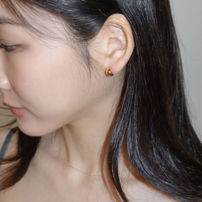 modernlike 14k gold-filled silver glossy volume moon earrings