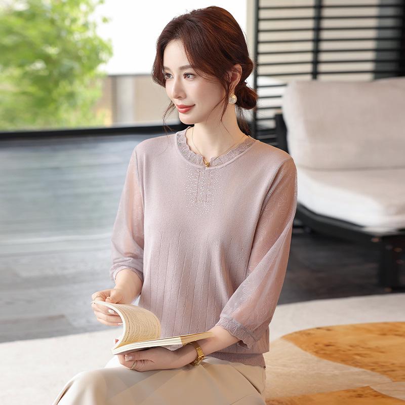 

2026 Spring/Summer Knitted V-Neck Top for Women, Fashionable Mother s Wear with Rhinestones, Sheer Three-Quarter Sleeves 120 (62.5-70 kg) розовый/фиолетовый