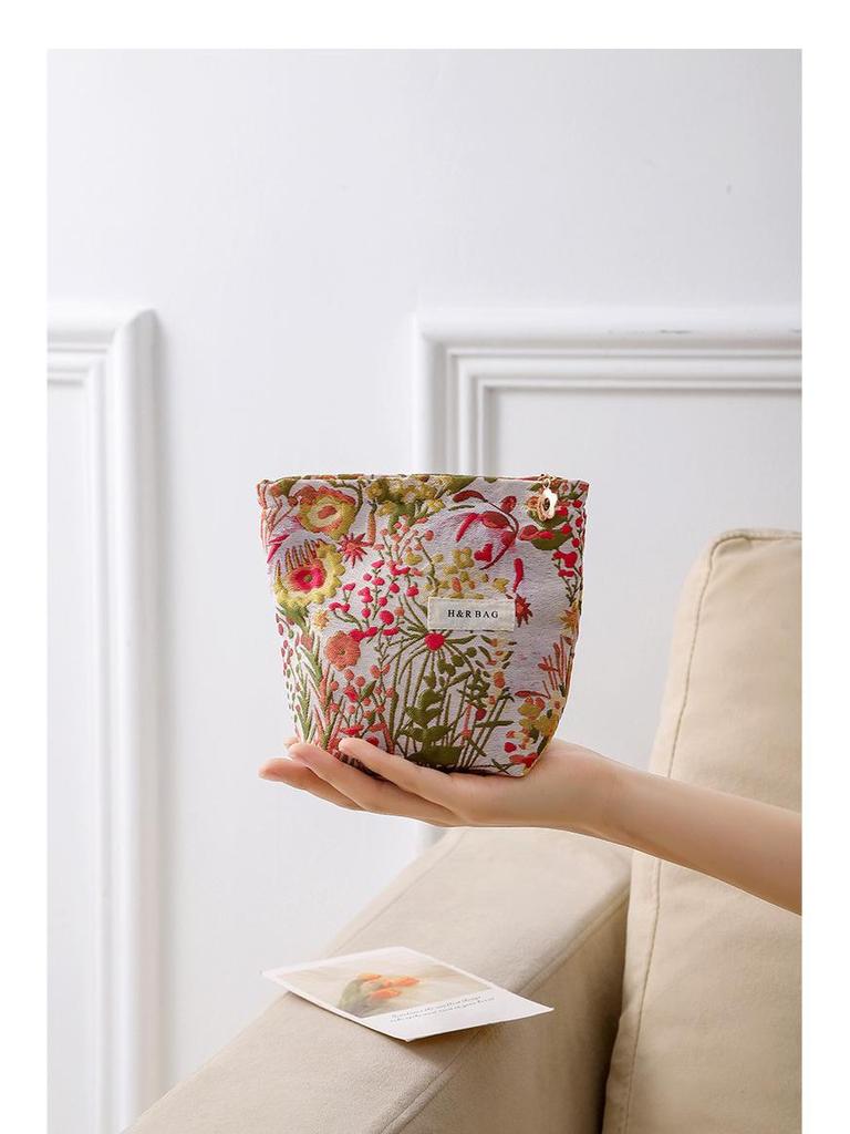 Embroidered Ramie Cotton & Linen Cosmetic Bag - Portable Canvas Storage for Lipstick and Skincare
