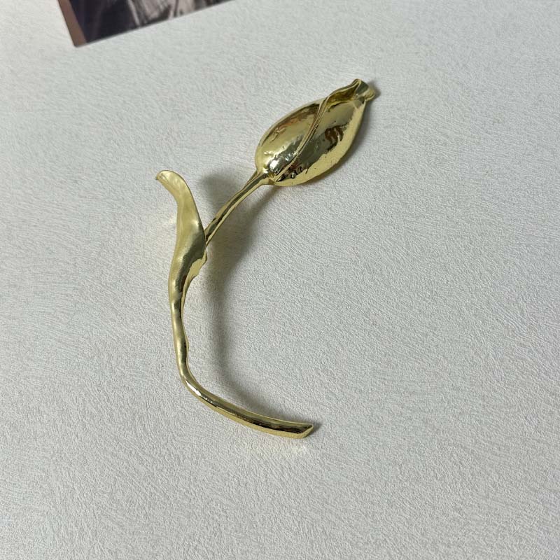 Vintage Red Tulip Shaped Flower Bud Broochs for Women Girls Exaggerated Metal Big Petal Brooch Suit Pins Jewelry Gifts