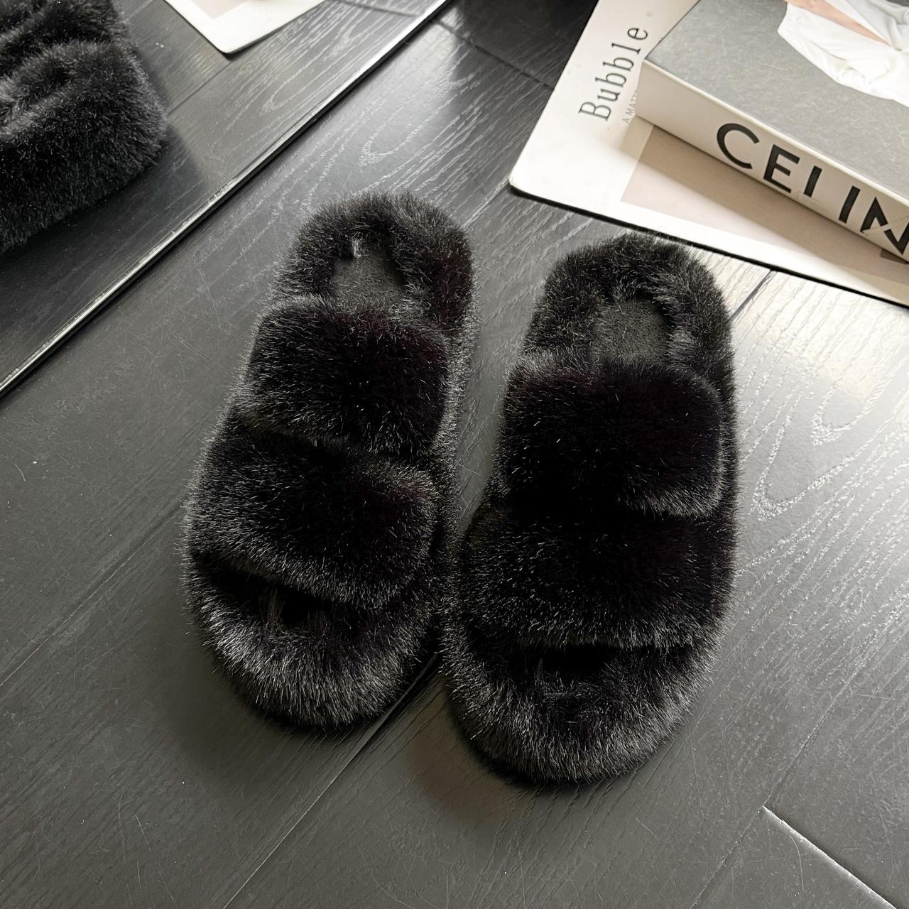

Spring and Autumn new small muffin thick sole heightening plush fluffy cotton slippers women wear home fluffy shoes 41 чорний