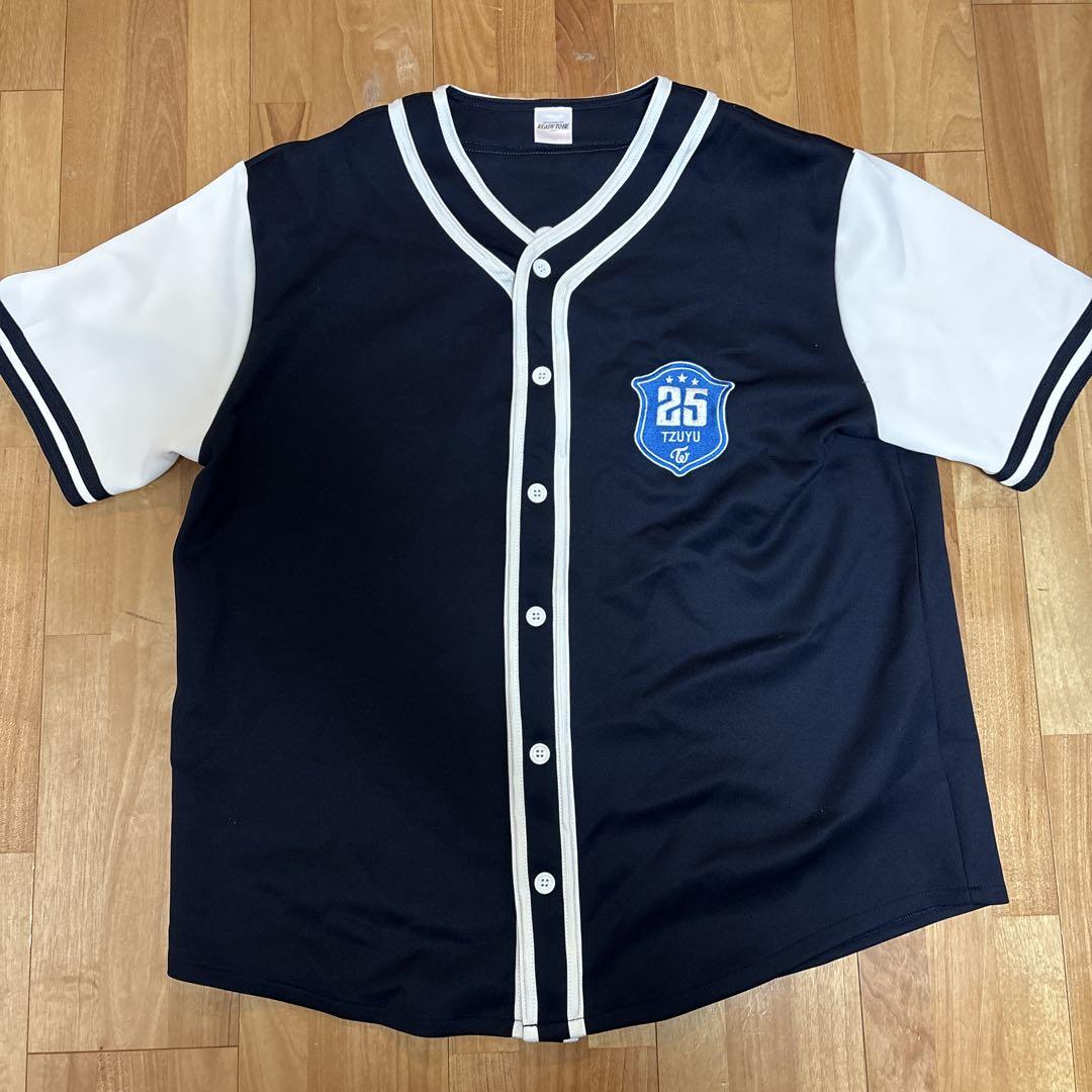 

[Б/У] Футболка-униформа Twice READY TO BE Tzuyu с файлом