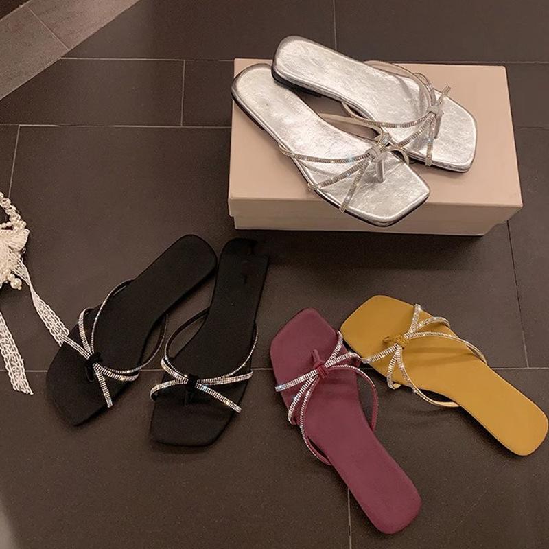 

2025 Summer Pinch Toe Women s Slippers Fashion Outdoor Crystal Beach New Narrow Band Light Soft Bottom Best Seller Flat Slippers 37 срібний