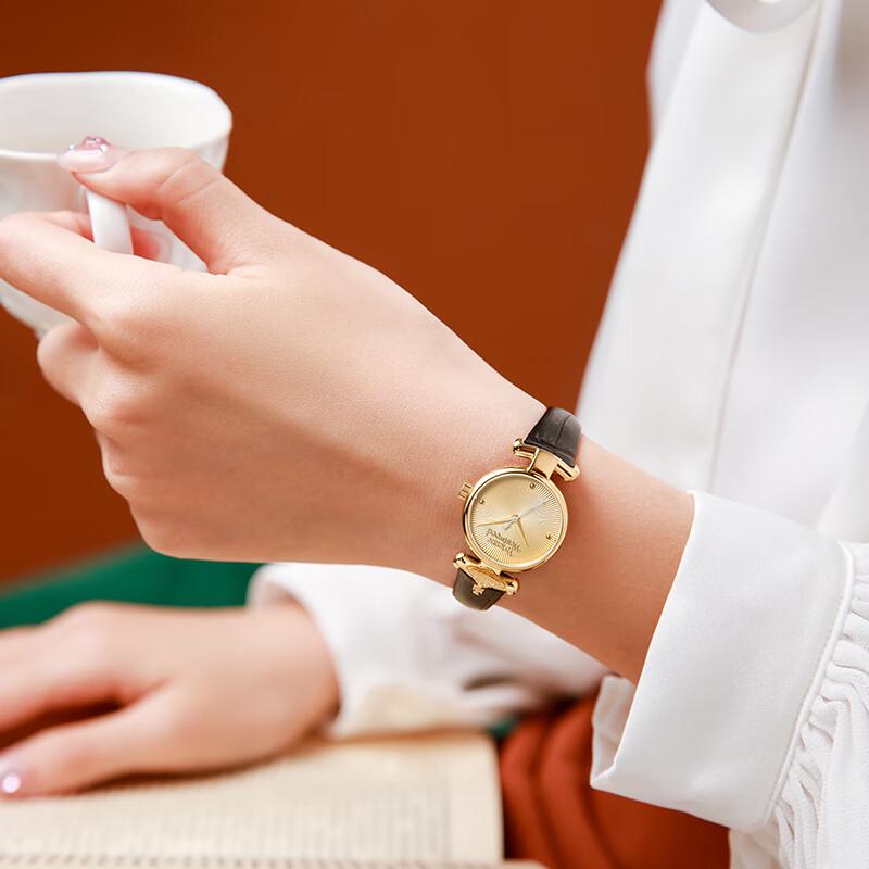 Vivienne Westwood Damen-Quarzuhr