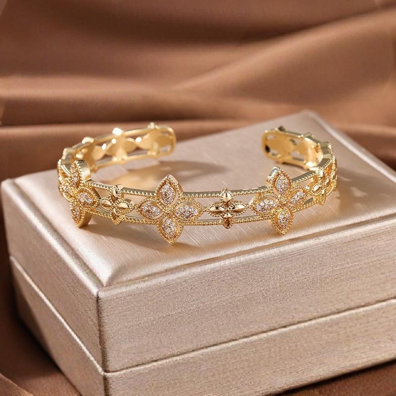 Copper Inlaid Flower Zircon Bracelet: Japanese & Korean Style, Fashionable, Light Luxury, Simple, Full Diamond, High-End Jewelry.
