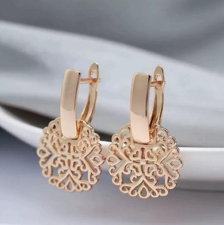 Women's Hollow Pattern Earrings - Fashion Openwork Cutout Design