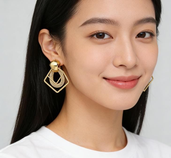 French Atmospheric Grid Crystal Earrings Fashion Temperament Celebrity Style Personality Earrings Dongdaemun Premium Sense Earrings