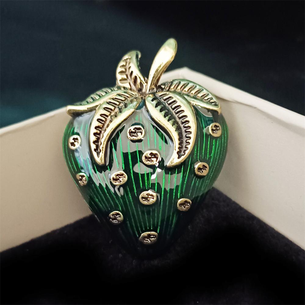 

Винтажные броши-значки в среднем стиле для женщин и мужчин, эмалевые, в виде клубники, ретро, барокко, фруктовые, с капающей эмалью, корсаж для женщин