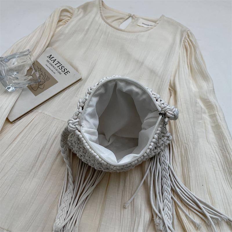 Seaside Beach Straw Bag Women's Vintage Woven Shoulder Bag Tassel Hollow Crossbody Bag