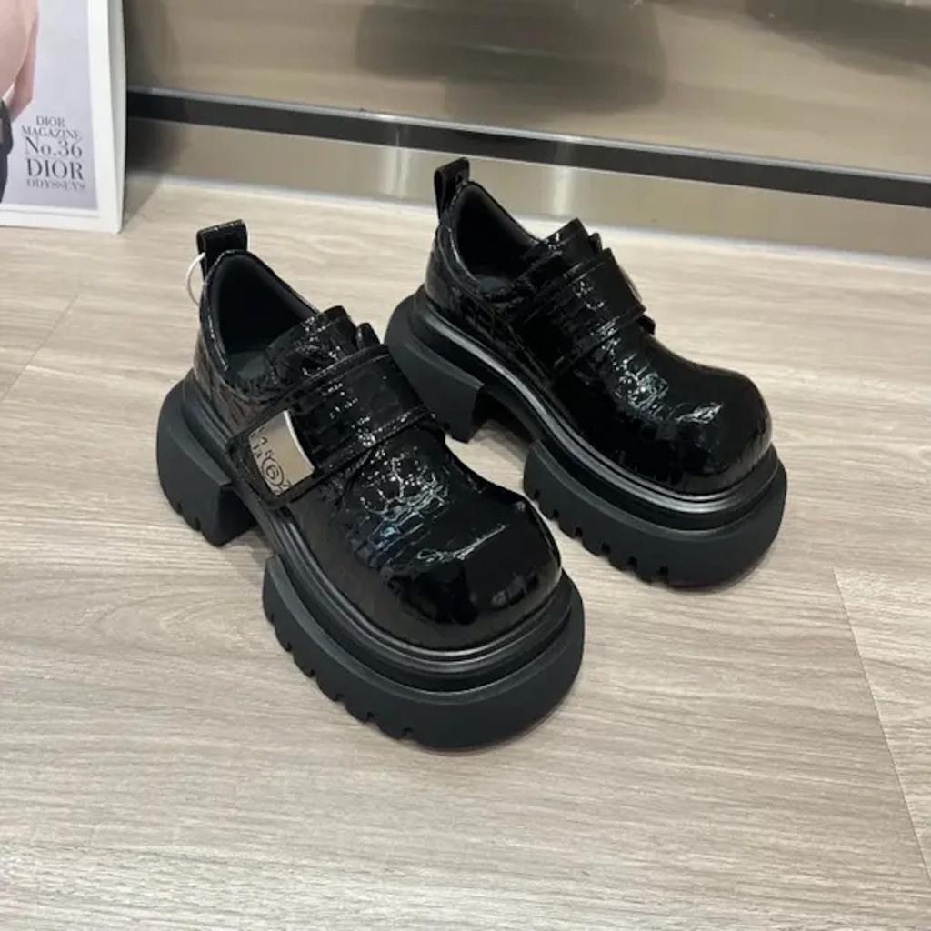 British trendy cool square head small leather shoes for women's 2025 autumn new models, Jue Jue Zi thick-soled heightening metal buckle loafers