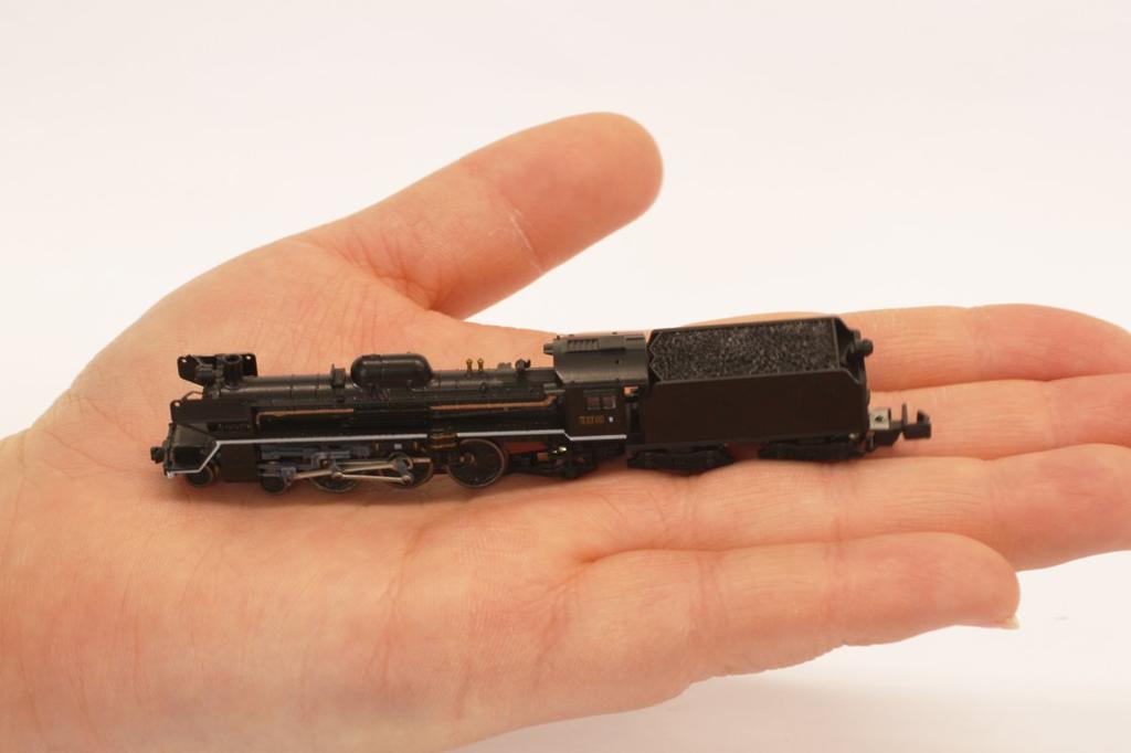 Rokuhan Z Gauge JNR C57 Type Steam Locomotive 111 Type with Gate Deflector T027-2 No.