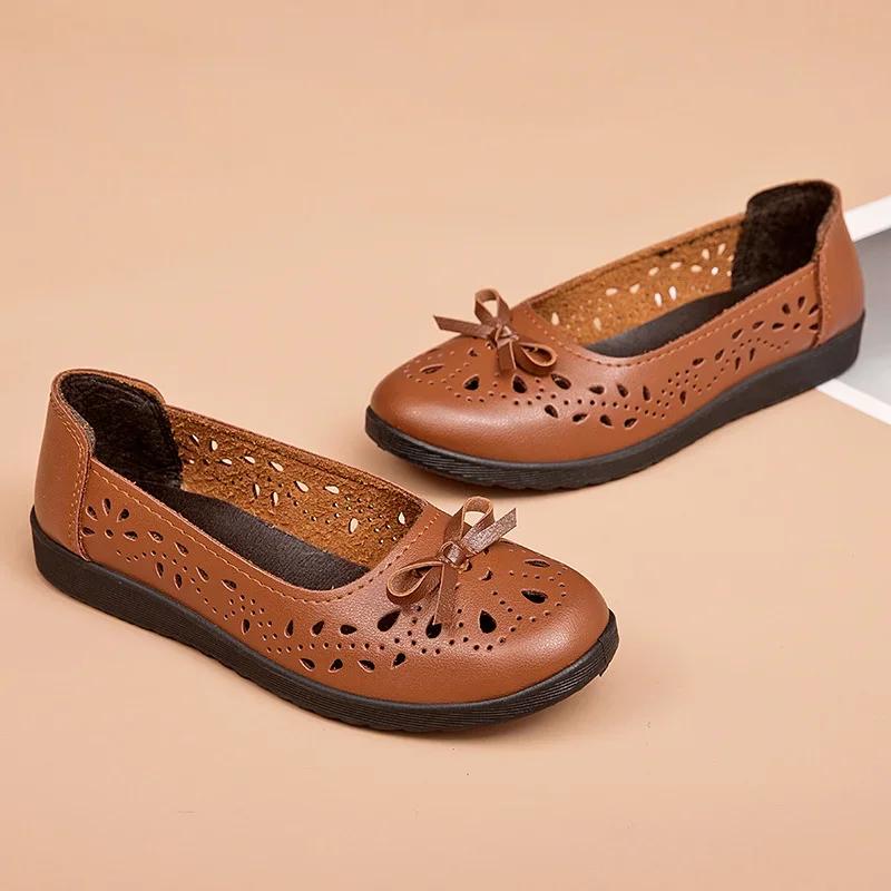 2025 Sandals Soft Sole Leather Shoes Anti Slip Middle and Old Age Hole Shoes Women's Flat Sole Anti Slip Hollow Breathable