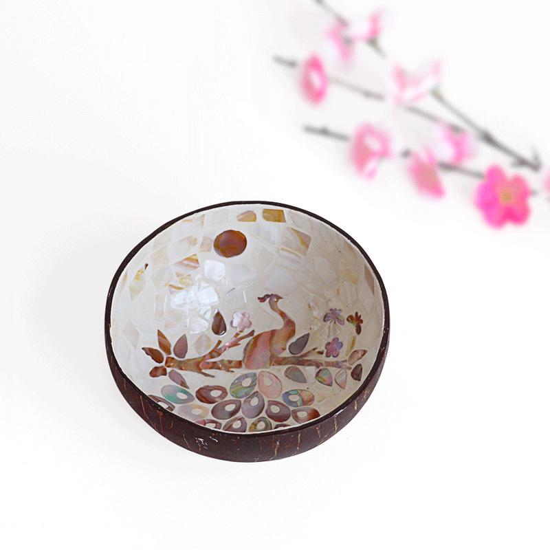 Ručně malovaná miska z kokosové skořápky: Design mušle pro úložný prostor na klíče ve vstupní hale nebo pro servírování salátu