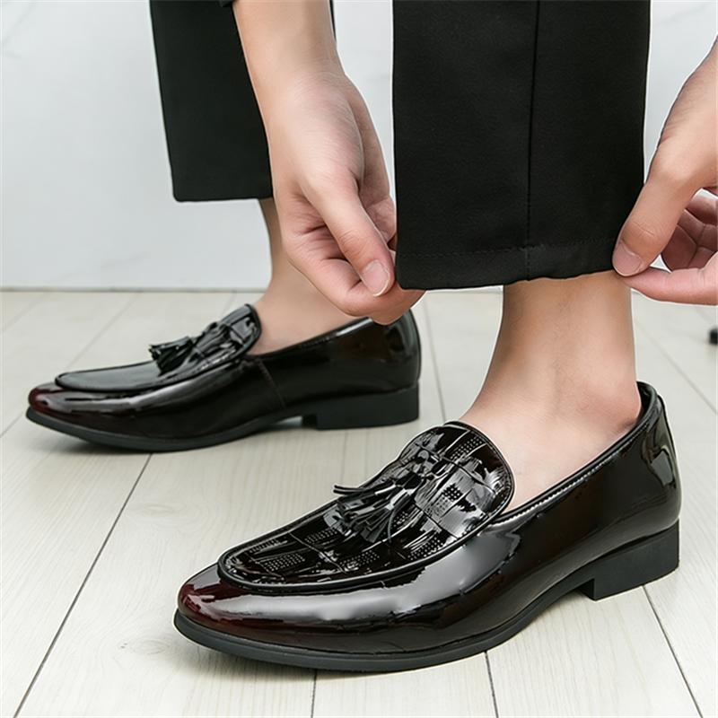 Trend Crocodile Pattern Tassels Loafers New Men's Patent Leather Driving Shoes Designer Formal Wedding Dress Homecoming Footwear