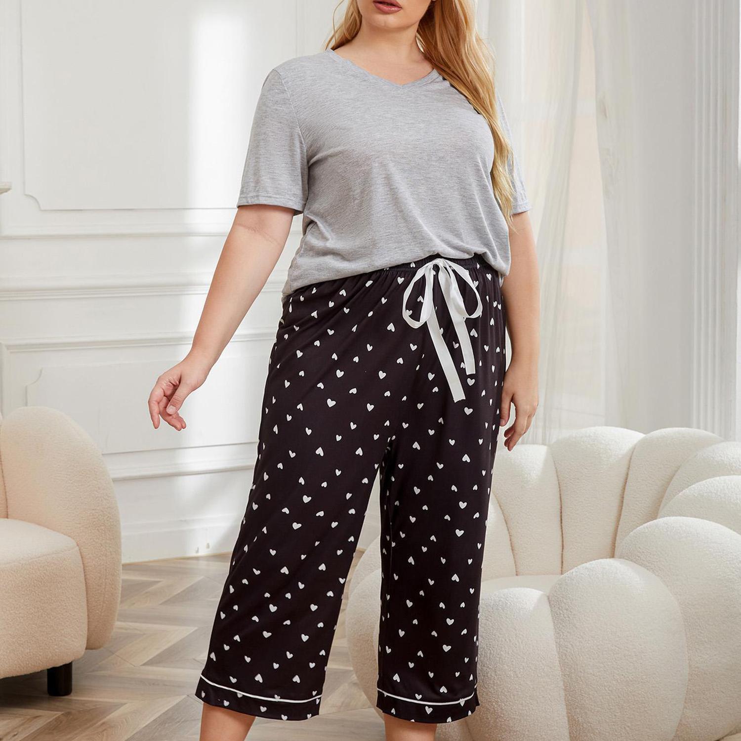 

Пижамы большого размера для женщин. Рубашки с короткими рукавами и V-образным вырезом и длинные брюки на завязках. Удобные спальные комплекты из 2 предметов. Домашняя одежда для сна больших размеров. 5XL серый