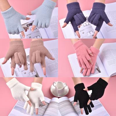 Missing Two Fingers In Winter, Crystal Yarn New Product, Game for Male and Female Students, Mobile Phone Touch Screen Knitted Gloves