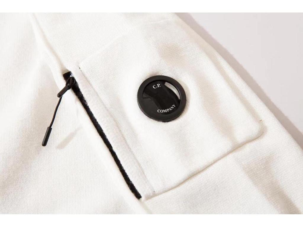 CP Lens Badge Knitwear: Versatile, Casual Loose Round Neck Sweater for Men - Autumn/Winter Edition